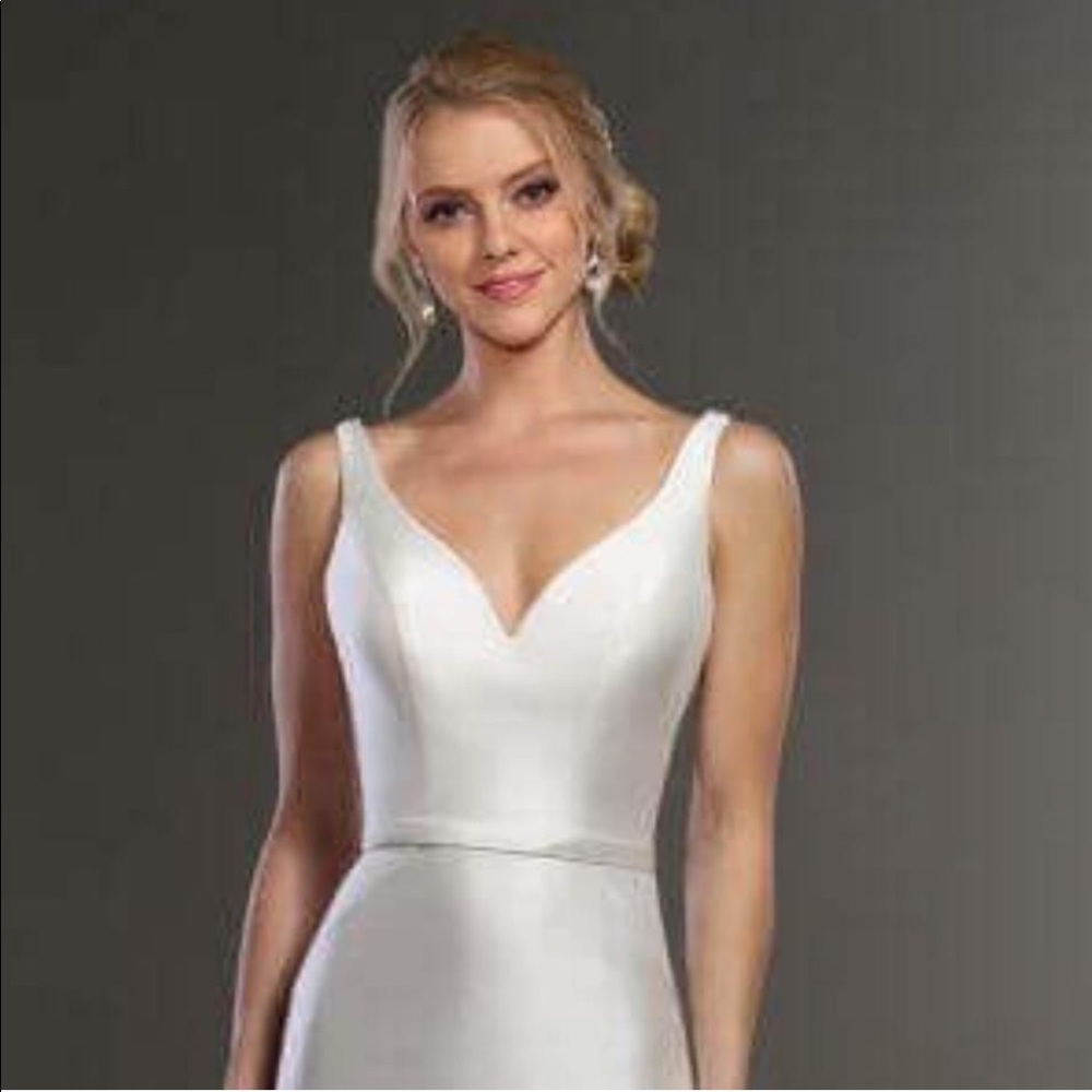 Brides Sale! Brand New Martina Liana Bridal Gown.